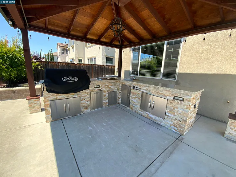 1826 Rosemary Dr — Photo 31