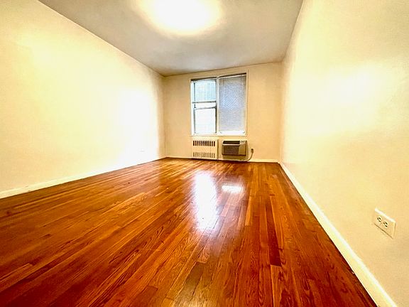 2nd image of 231 W 15th St #5C