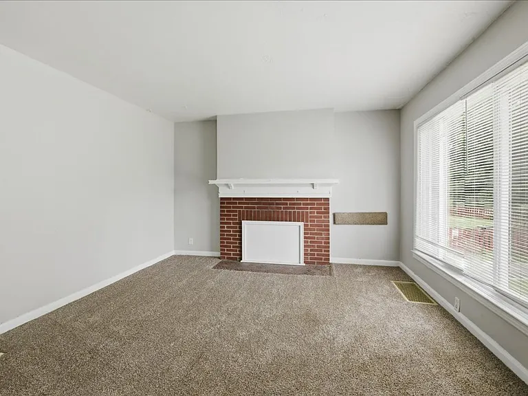 3436 N Lasalle St — Photo 3