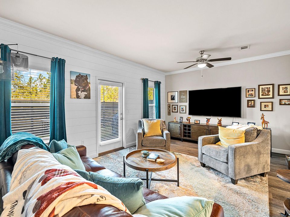 1st image of 1821 Stable Ln