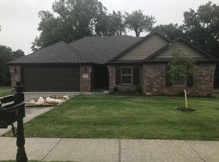 2090 Dover Cv, Pea Ridge, AR 72751