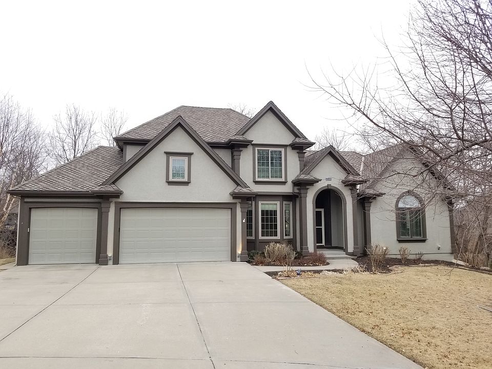 5811 MANOR LANE