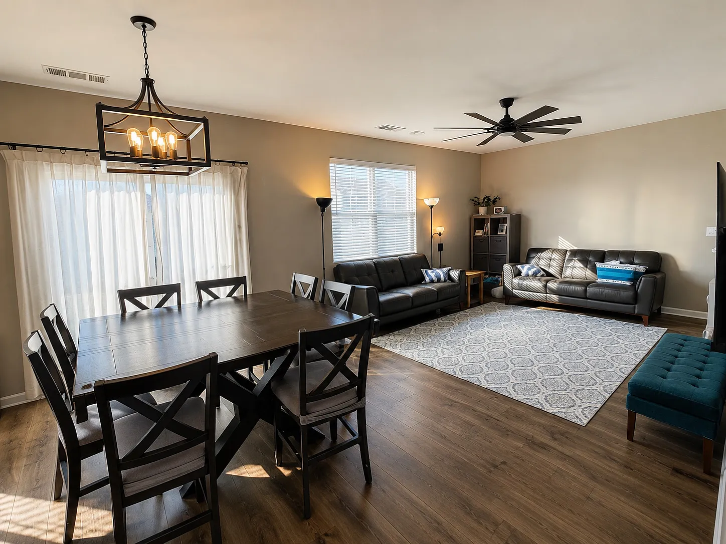 4 bed, 2.5 bath, 2290 sqft, $2,500 — Photo 3