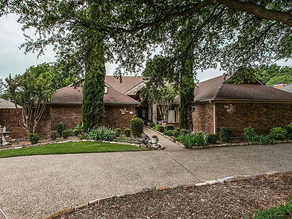 2nd image of 311 Stonebridge Dr
