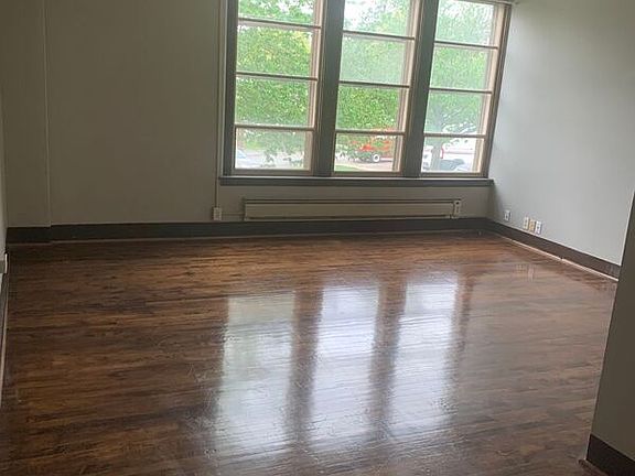 3rd image of 5402 S 77th St APT 7