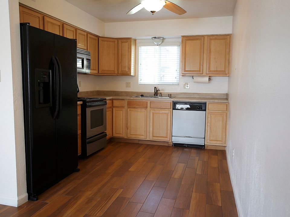 Kitchen w/ fridge, range, microwave, and dishwasher