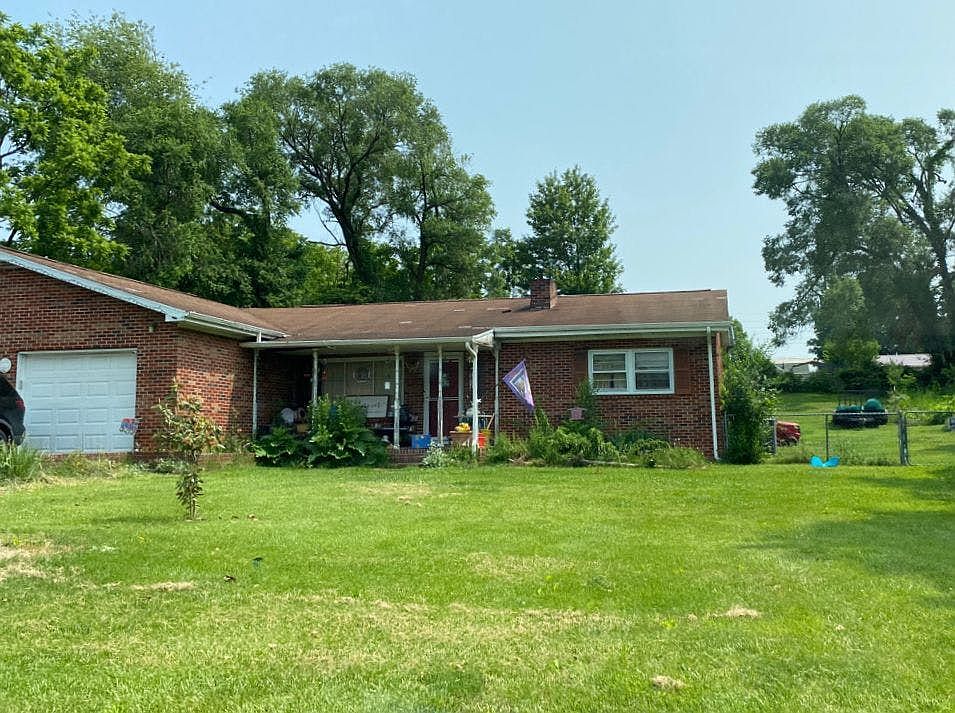 2nd image of 112 Locust Rd