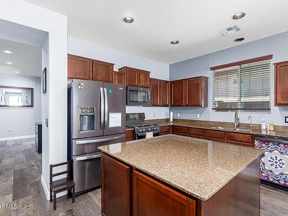 2nd image of 430 W Wisteria Pl