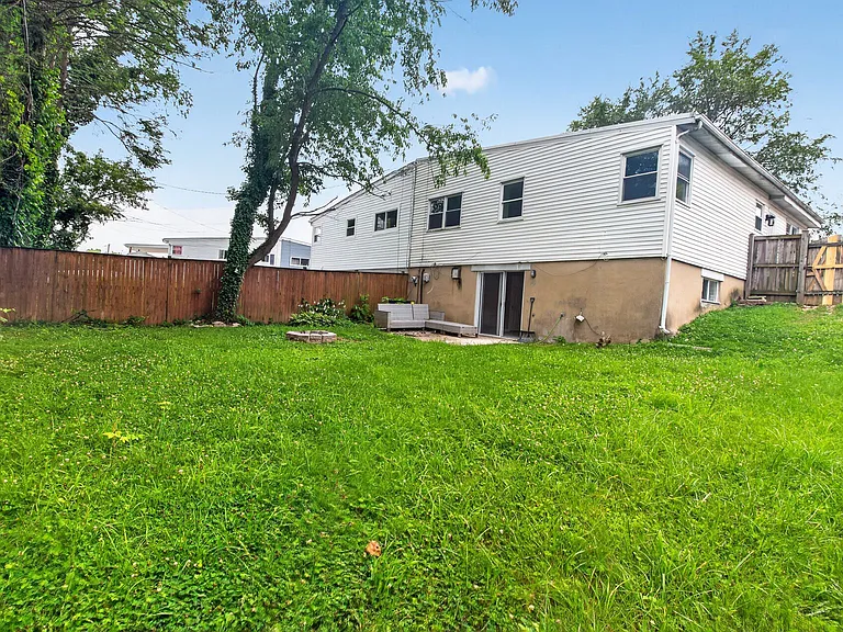 8116 Scotts Level Rd — Photo 16