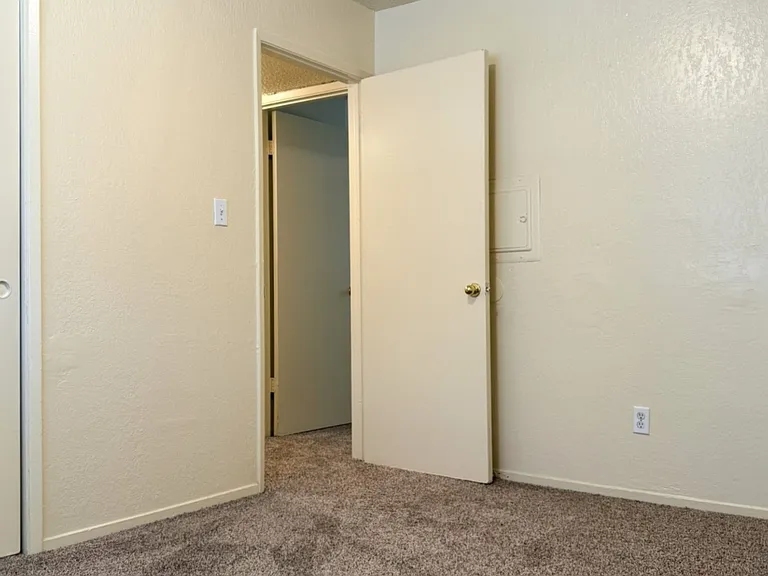 2591 Glen Ave — Photo 19