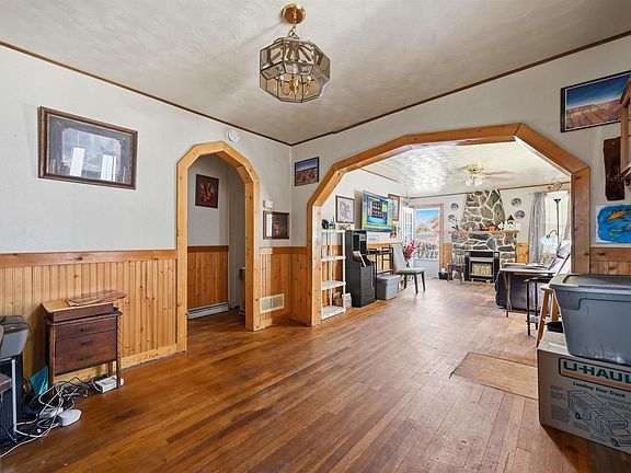 4th image of 613 W Summit St