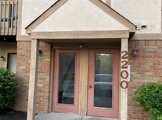 2200 Hedgerow Rd UNIT I, Columbus, OH 43220