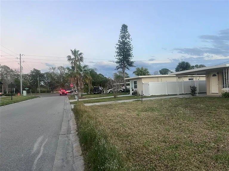 2495 Baywood Dr E — Photo 12
