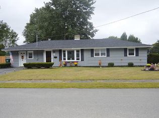 71 Poole Cir, Holbrook, MA 02343