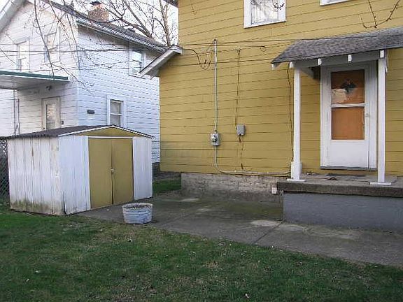 3rd image of 1590 Safford Ave