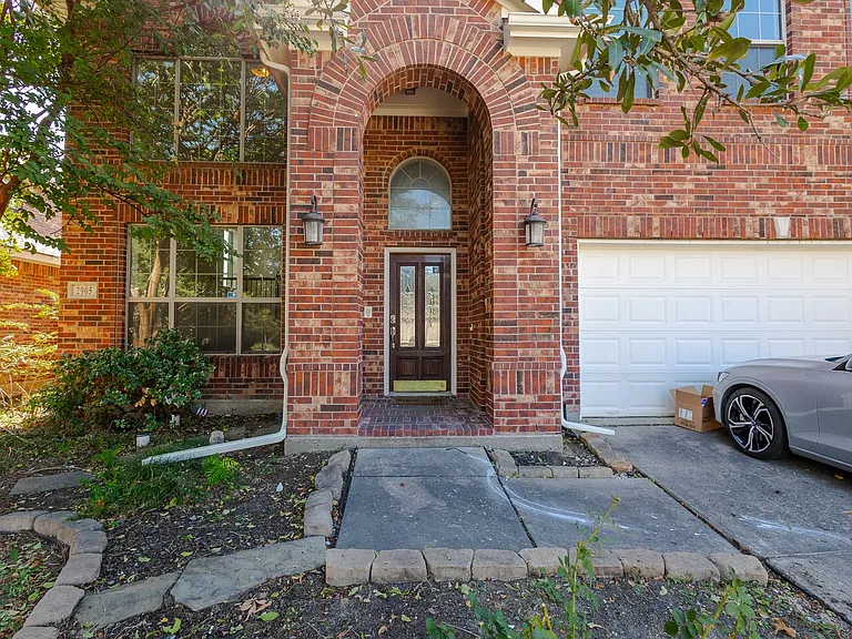 2905 Preston Ln — Photo 2