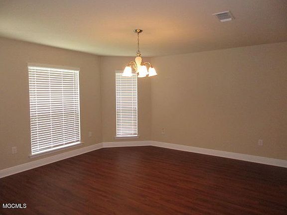 3rd image of 10639 Roundhill Dr