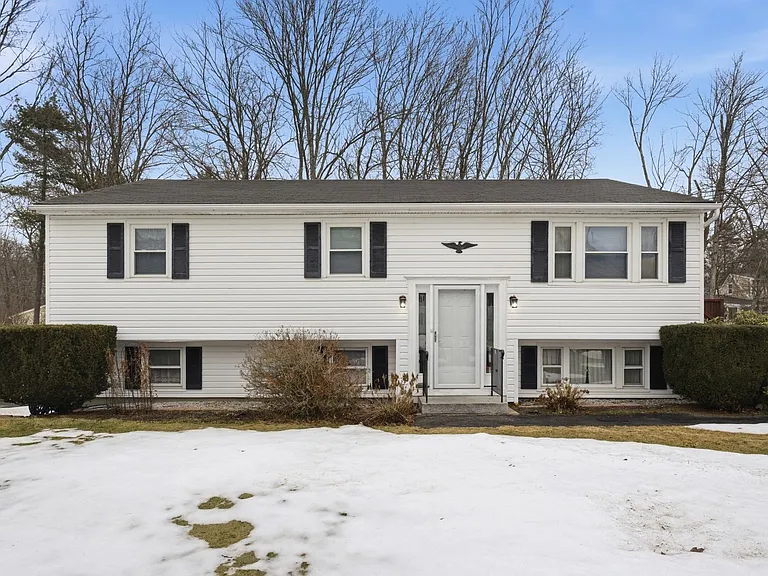 8 Harvest Dr — Photo 1