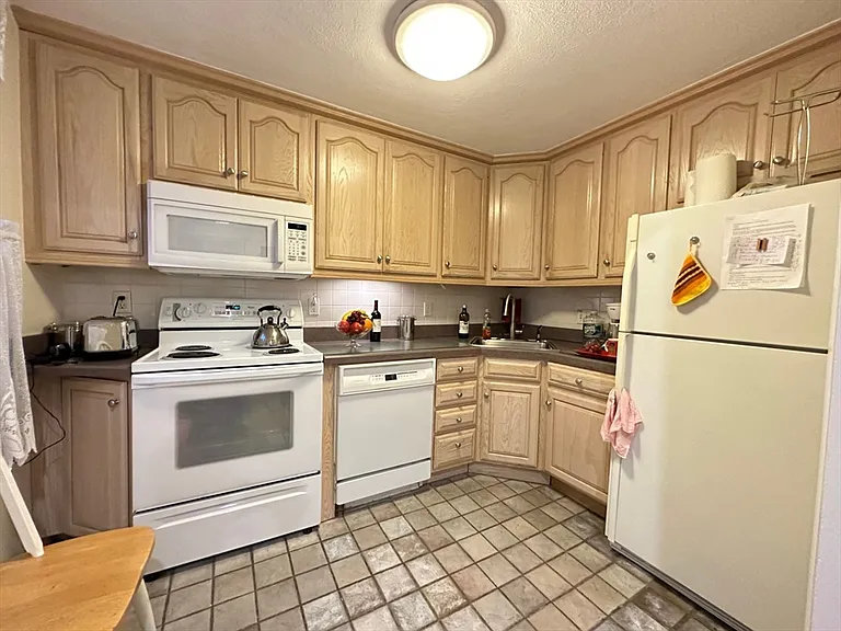 59 W Cedar St #3 — Photo 5