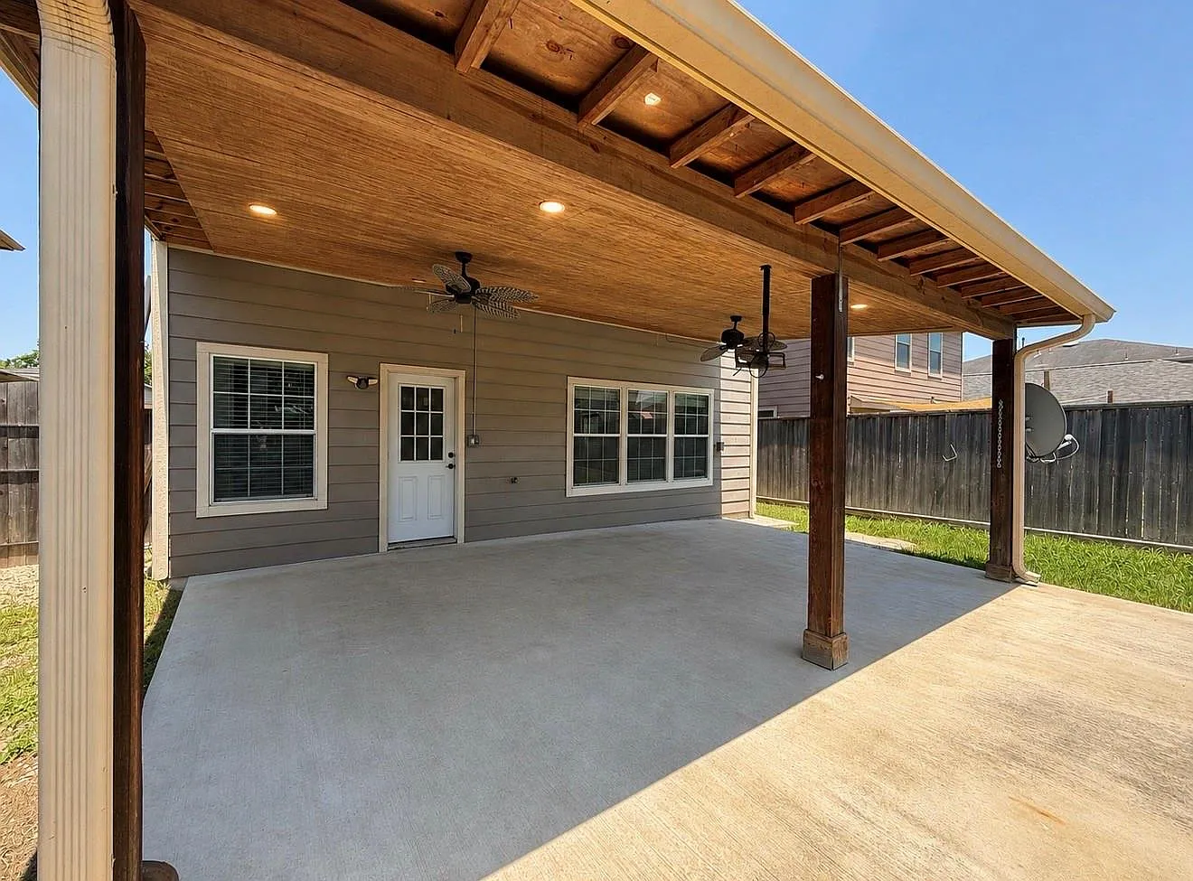 3 bed, 2.5 bath, 1725 sqft, $1,950 — Photo 2