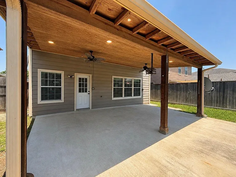 910 Staffordale Manor Ln — Photo 13