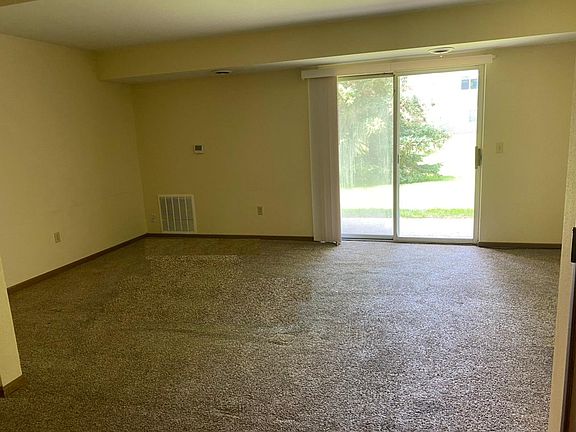 3rd image of 830 N Thompson Dr
