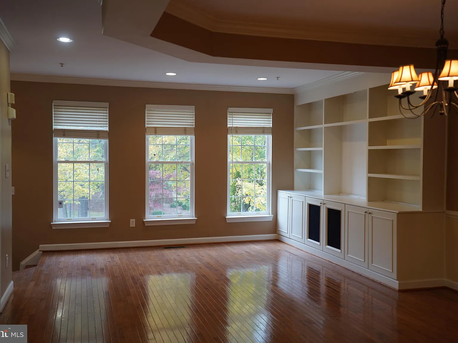 3 bed, 3.5 bath, 2428 sqft, $3,600 — Photo 3