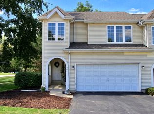 901 Oak Ridge Ln, Woodstock, IL 60098