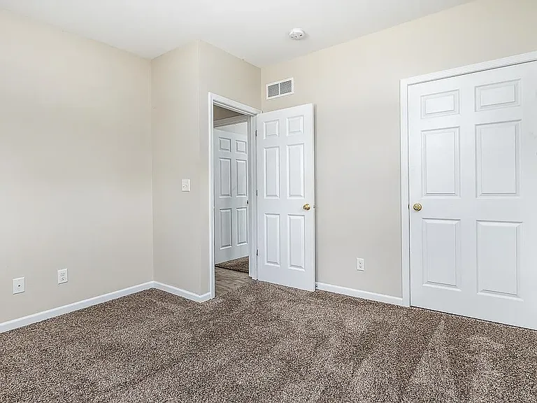 1043 Edina St — Photo 17