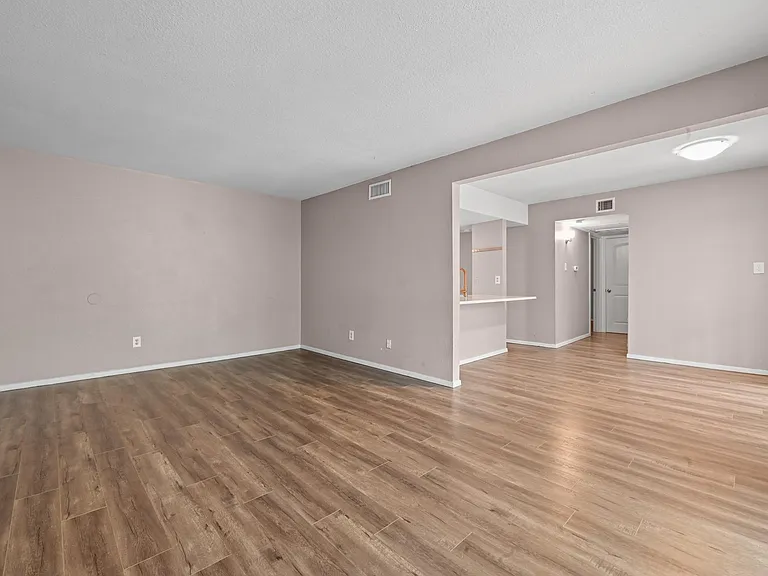 2124 Burton Dr #204 — Photo 11
