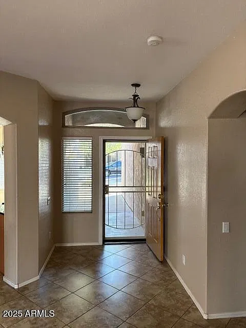 4 bed, 2.0 bath, 1965 sqft, $2,199 — Photo 4