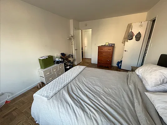 Rented by Buchbinder & Warren | media 12