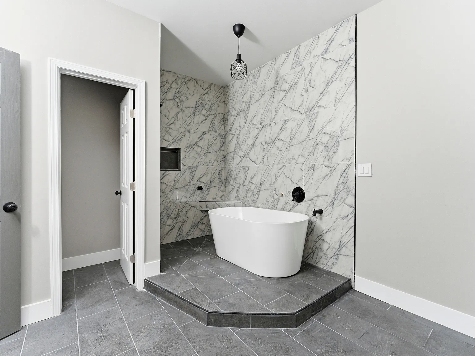 1409 NW Dr NW — Photo 2