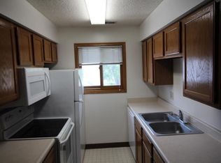 1027 H St APT 17, Lincoln, NE 68508