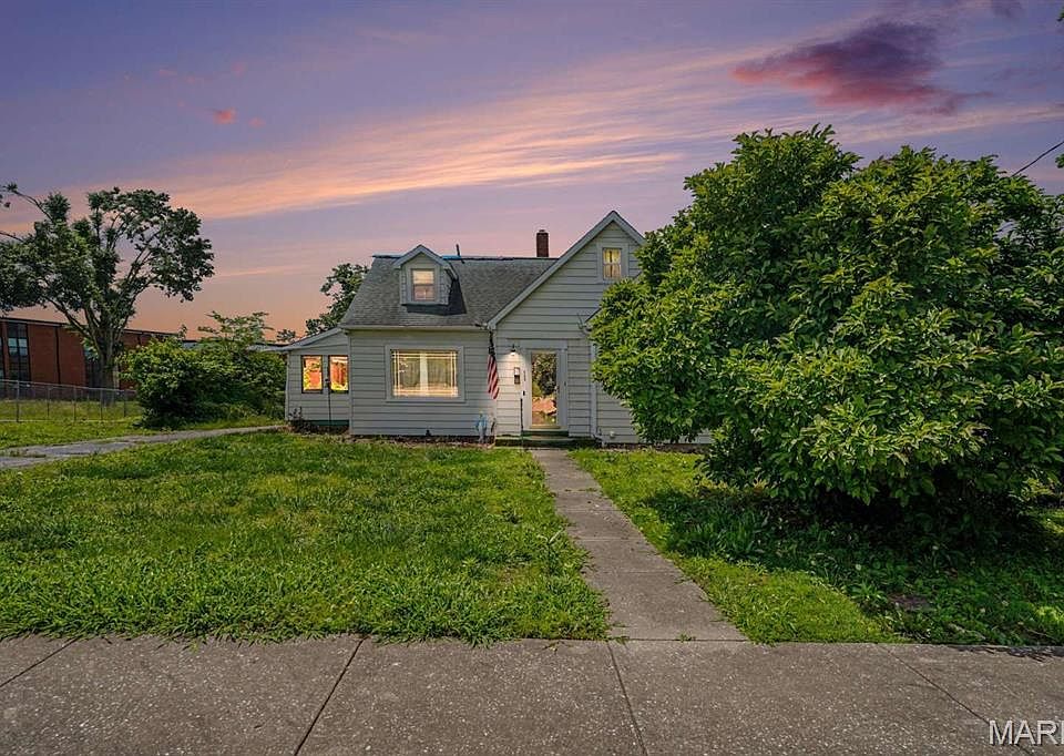 1st image of 113 College St