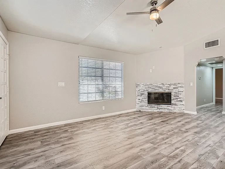 1411 Santa Margarita St #H — Photo 6