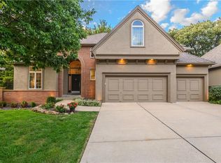8441 Pflumm Cir, Lenexa, KS 66215