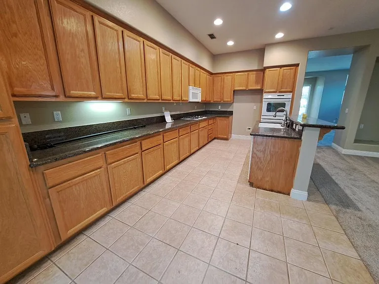 1828 Heather Garden Ln — Photo 8