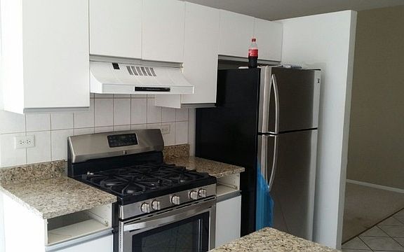 2nd image of 1705 Chesapeake Ln APT 5