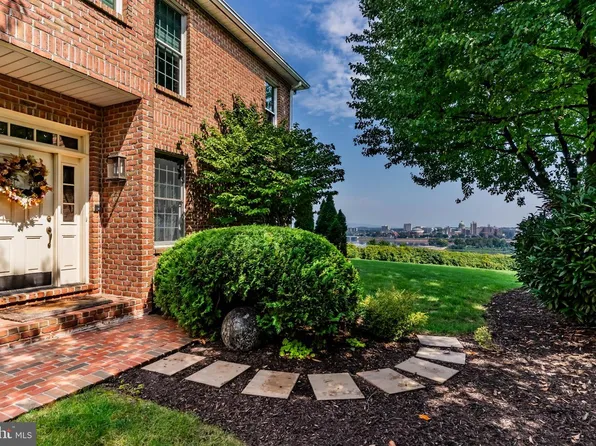 549 Bridgeview Dr, Lemoyne, PA 17043