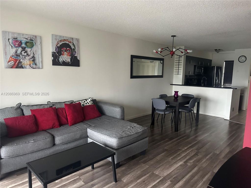 2226 N Cypress Bend Dr APT 505, photo 4