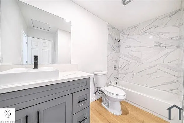 1428 W 59th St #3-4 — Photo 10