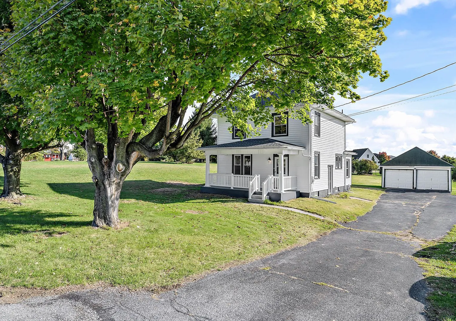 Charming updated farmhouse — Photo 2