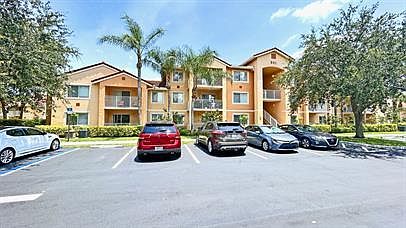 4th image of 261 SW Palm Dr APT 305-261-30