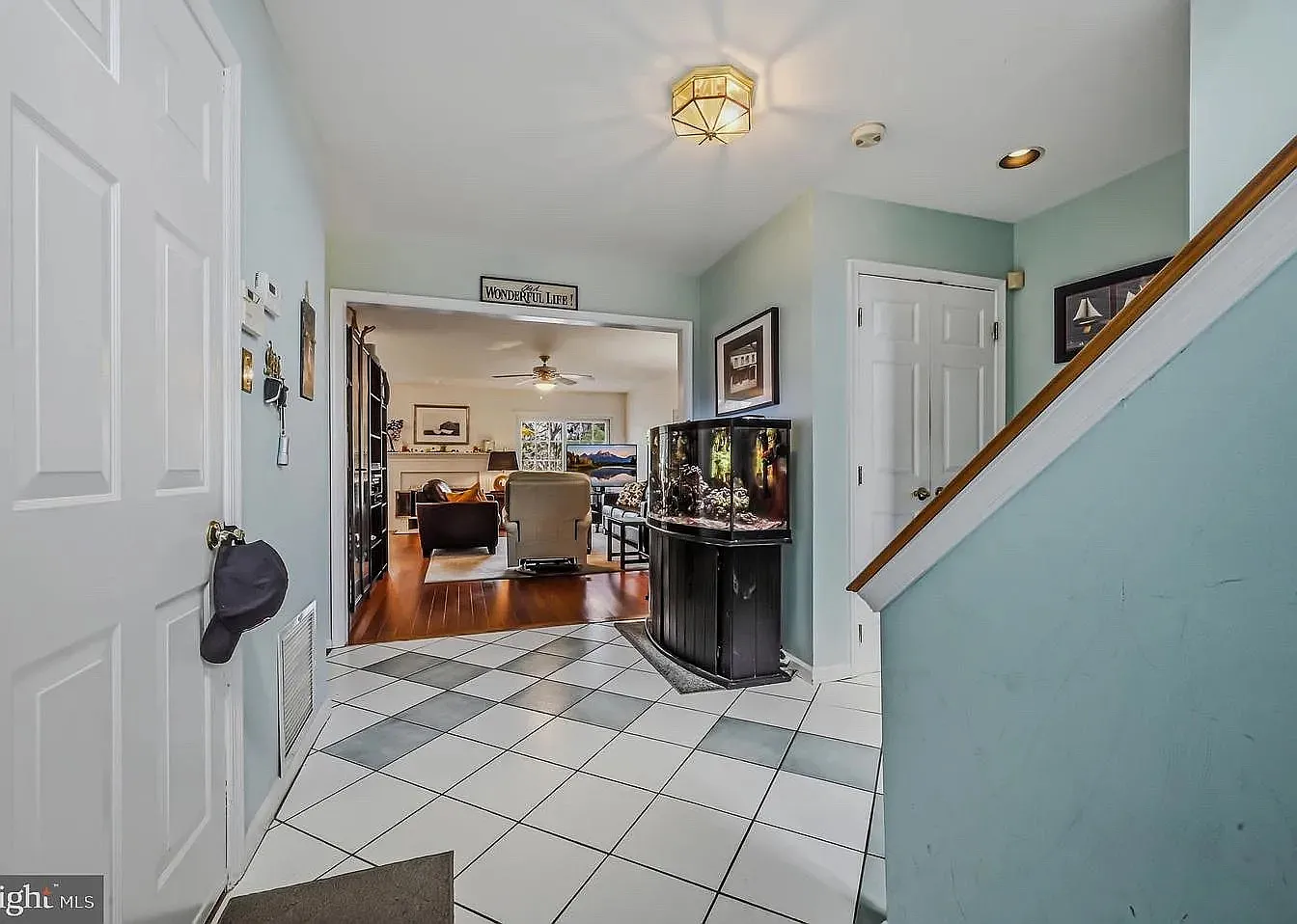 3 bed, 2352 sqft, $3,500 — Photo 2