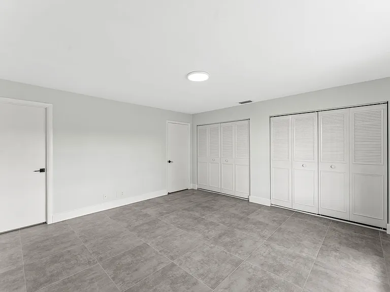 711 Laconia Cir #B — Photo 7