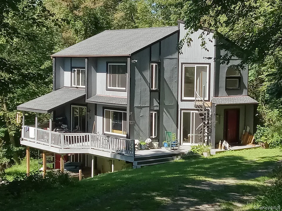 46 Patricia Ln