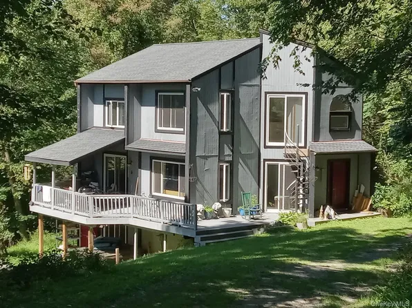 46 Patricia Ln, Clinton Corners, NY 12514