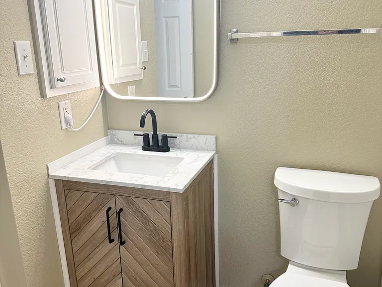 806 Cascades Dr — Photo 38