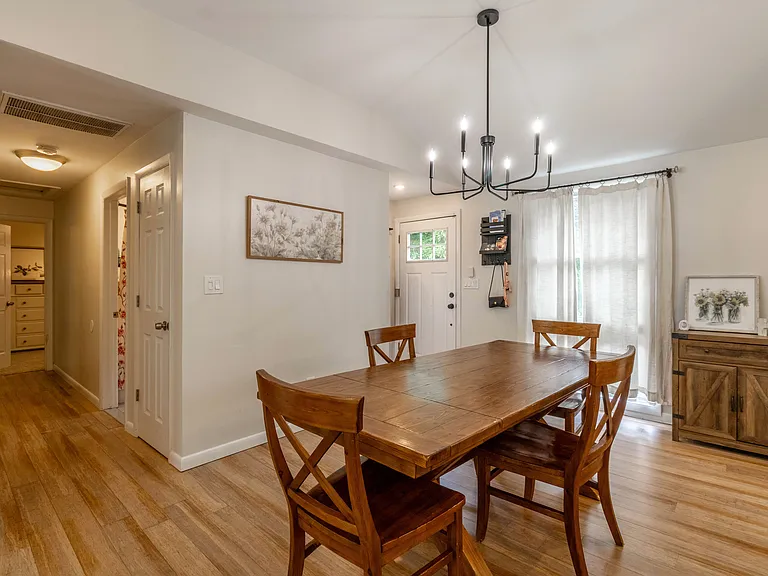132 Stanley Rd — Photo 8